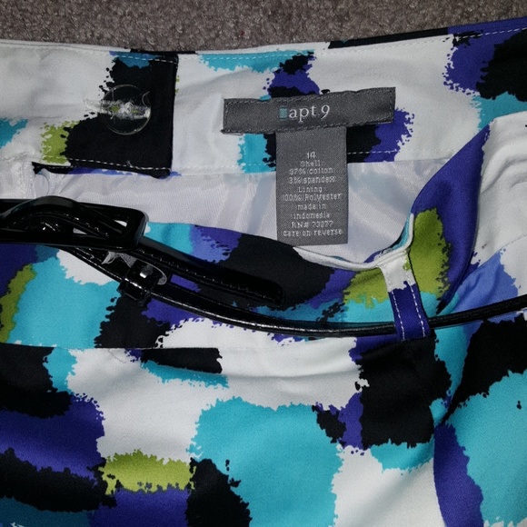 Beautiful pleated skirt - Picture 3 of 6